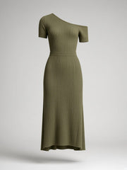 Robe midi vert militaire à épaule dénudée — pièce isolée, vue de face