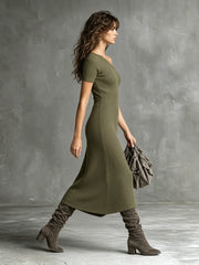 Robe midi vert militaire à épaule dénudée — profil avec mannequin