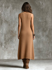 Robe maxi camel à col en V asymétrique — dos avec mannequin