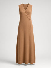 Robe maxi camel à col en V asymétrique — pièce isolée, vue de face