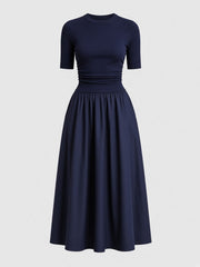 Robe midi bleu marine à col rond — pièce isolée, vue de face