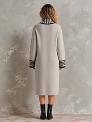 Robe midi gris clair à bords contrastés — dos avec mannequin