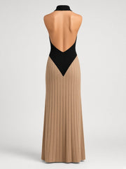 Robe longue noire et camel à encolure américaine — pièce isolée, vue de dos