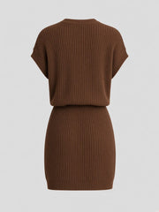 Robe courte brune à taille nouée — pièce isolée, vue de dos