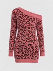 Robe rose à motif léopard — pièce isolée, vue de face