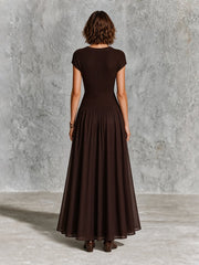 Robe maxi brun foncé à empiècement chiffon — dos avec mannequin