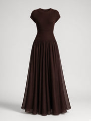 Robe maxi brun foncé à empiècement chiffon — pièce isolée, vue de face