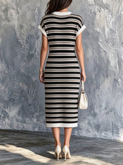 Robe midi rayée noire et blanche — dos avec mannequin