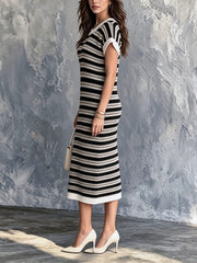 Robe midi rayée noire et blanche — profil avec mannequin