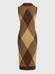 Robe midi brune à motif argyle — pièce isolée, vue de dos