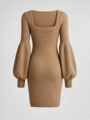 Robe courte camel à col carré — pièce isolée, vue de dos