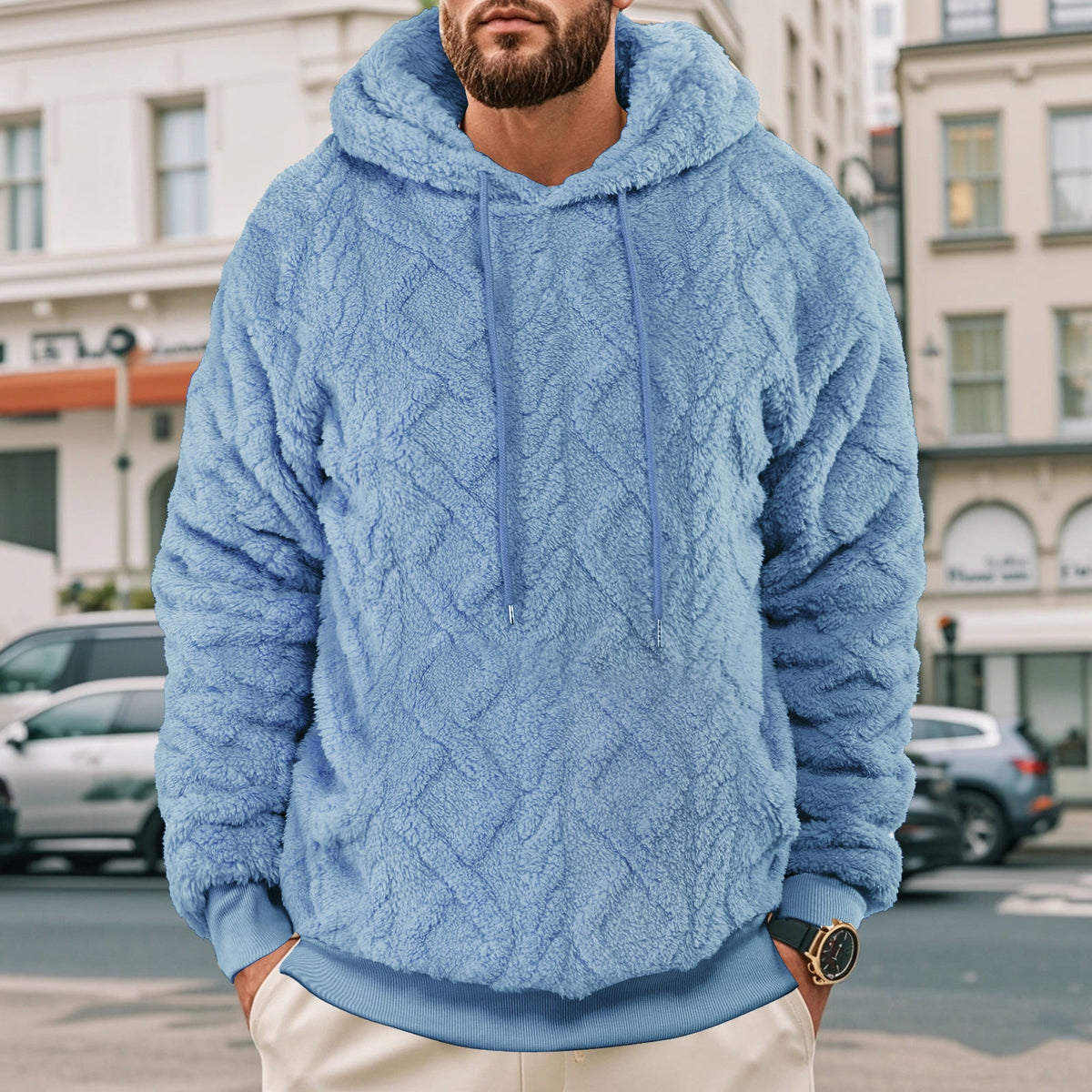 Sweat à capuche aspect duveteux bleu clair — vue portée de face