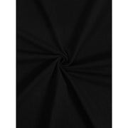 T-shirt noir motif drapeau — gros plan du coton noir drapé