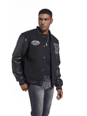 Blouson varsity à manches contrastées noir — vue portée de trois-quarts