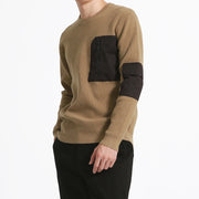 Pull en maille Urbain camel — vue portée de face, plan serré