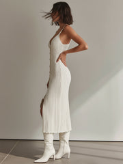 Robe blanche boutonnée col V — vue portée en pied, de profil