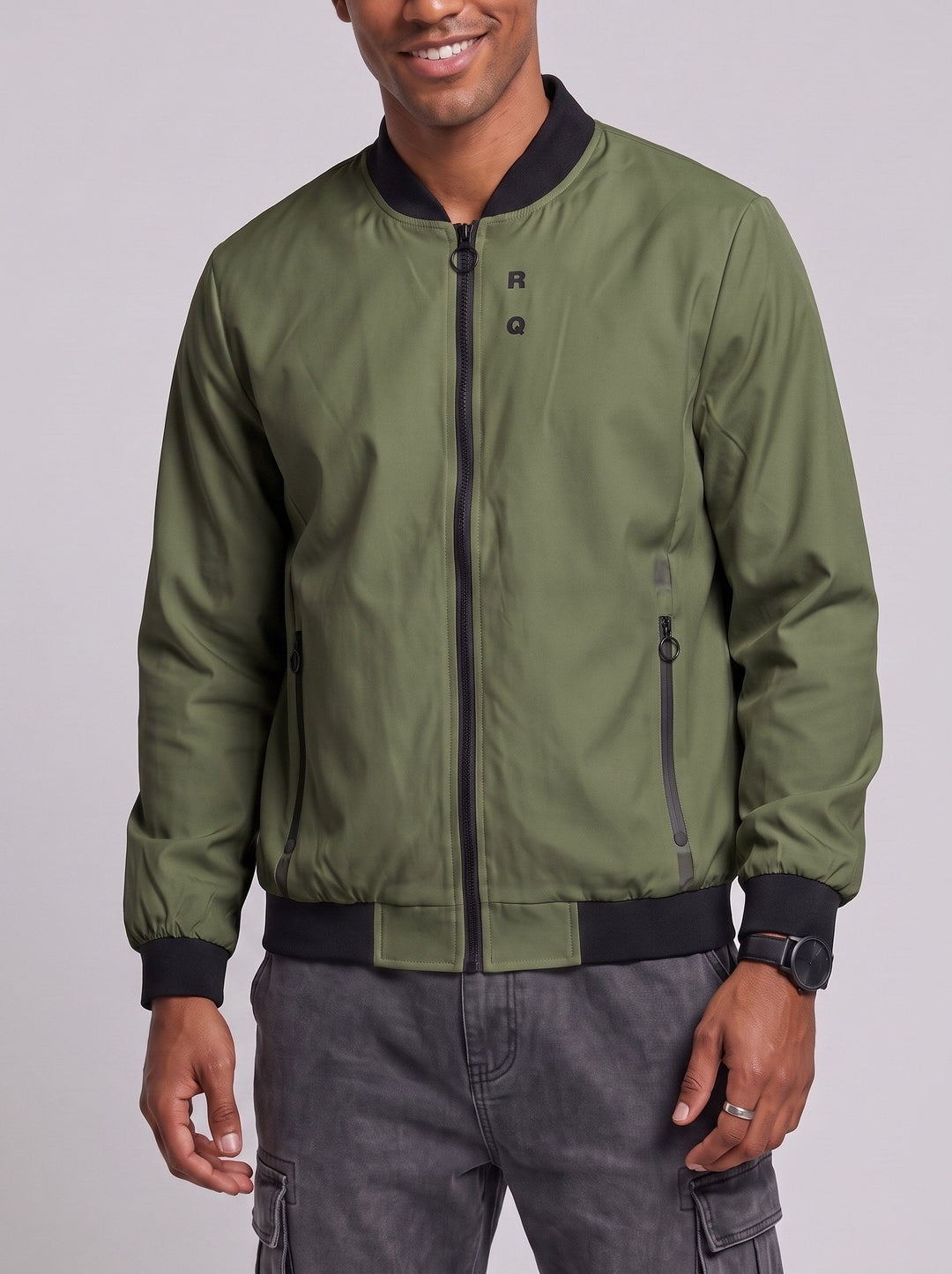 Veste zippée à col montant vert militaire — vue de face