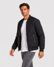 Blouson matelassé zippé noir, vue portée de trois-quarts