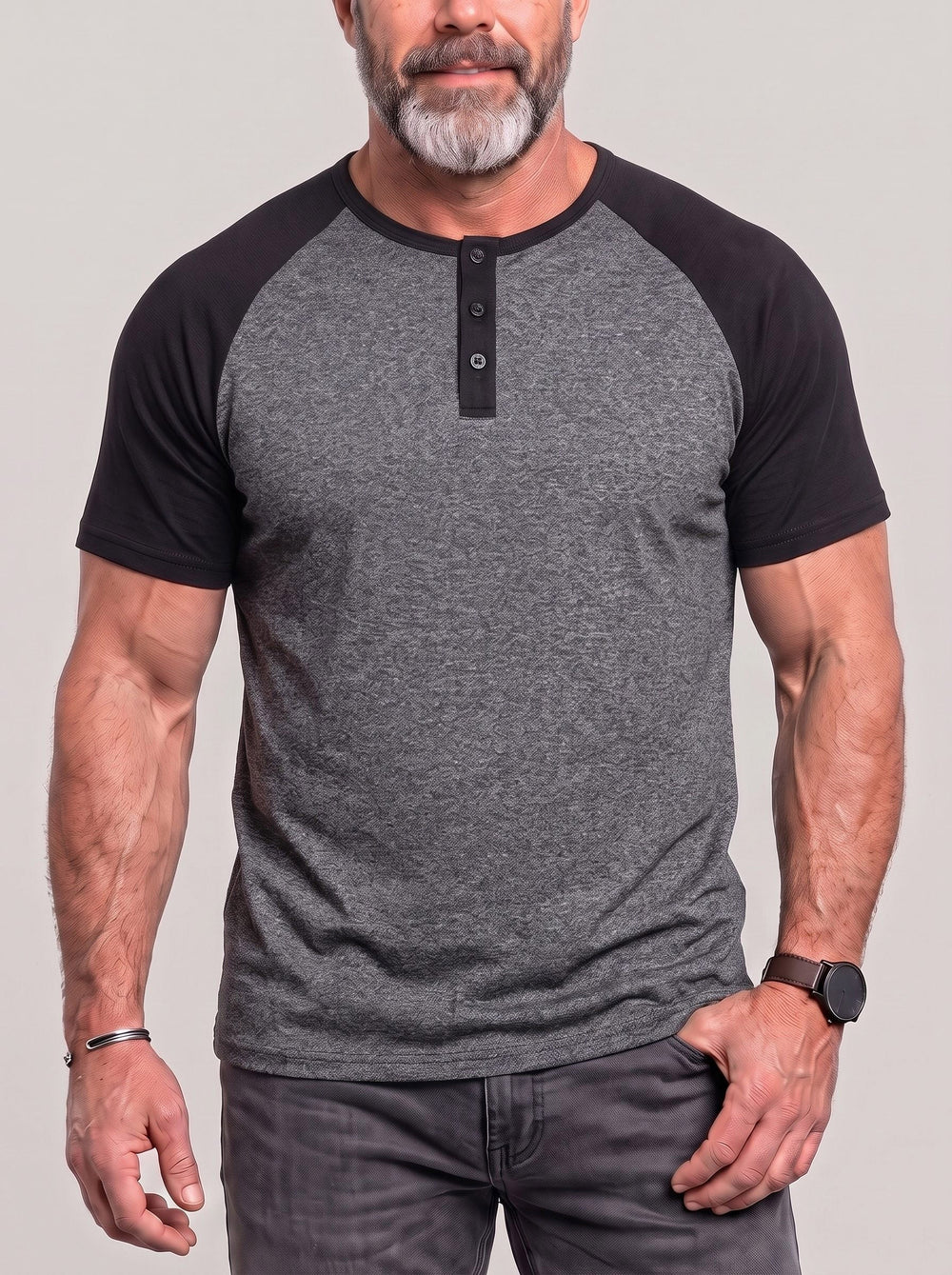 T-shirt col boutonné gris, vue portée de face