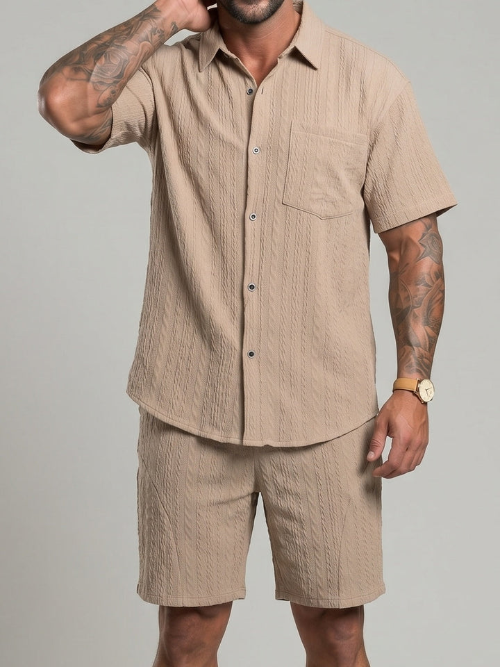 Ensemble chemise et short texturés, porté