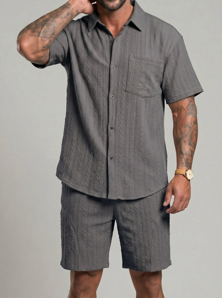 Ensemble chemise et short texturés, porté