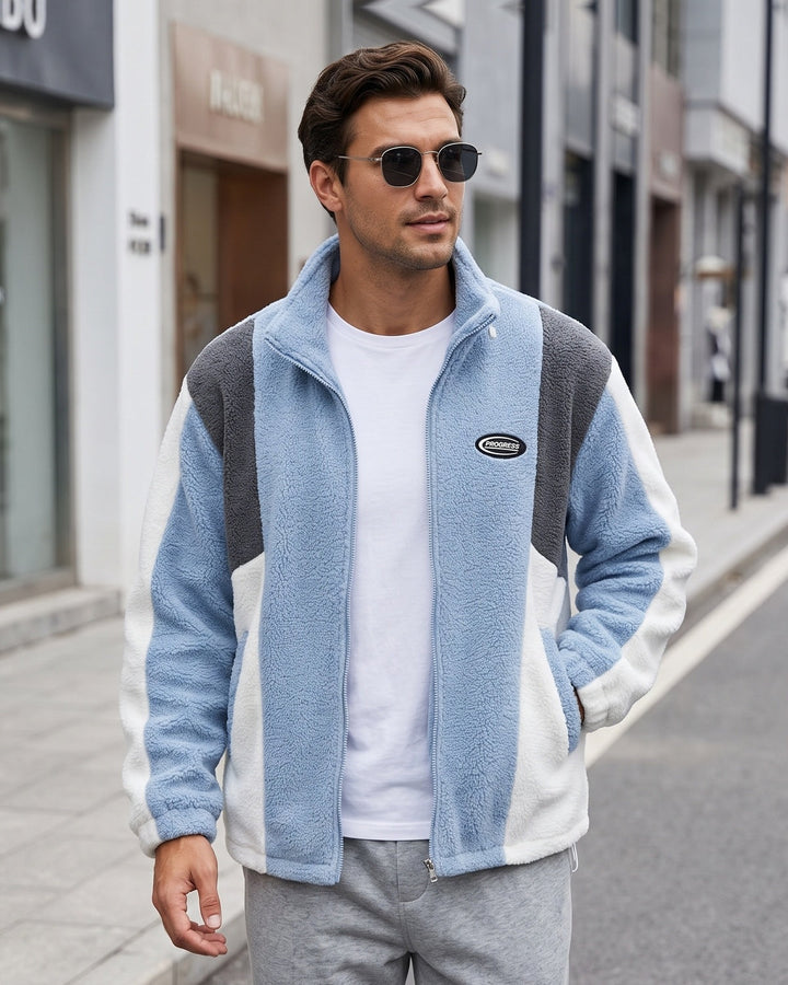 Veste zippée à empiècements contrastés — vue portée en extérieur