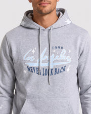 Ensemble sweat et jogging gris clair — gros plan motif graphique Los Angeles sur la poitrine