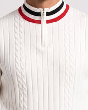 Pull demi-zip bordures rayées écru — gros plan col demi-zip et bordures rayées
