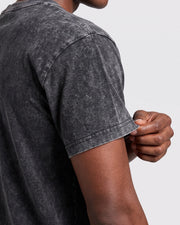 Haut ample décontracté — détail texture délavée et couture de manche