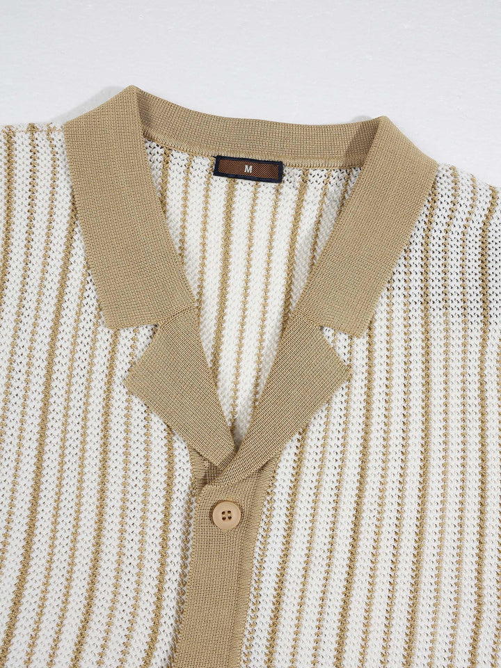 Polo rayé à boutonnage beige, détail du col