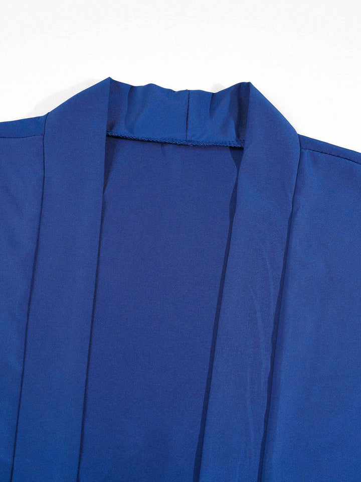 Haut uni ouvert bleu, détail du col