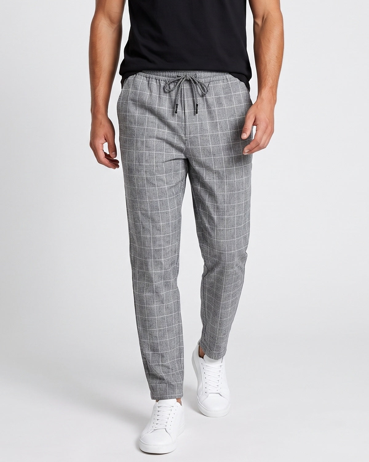 Pantalon à carreaux avec cordon gris clair — vue portée de face