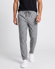 Pantalon à carreaux avec cordon gris clair — vue portée de face
