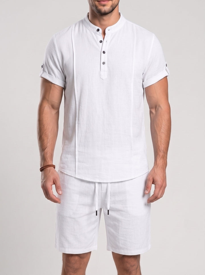 Ensemble haut à col boutonné et short, porté