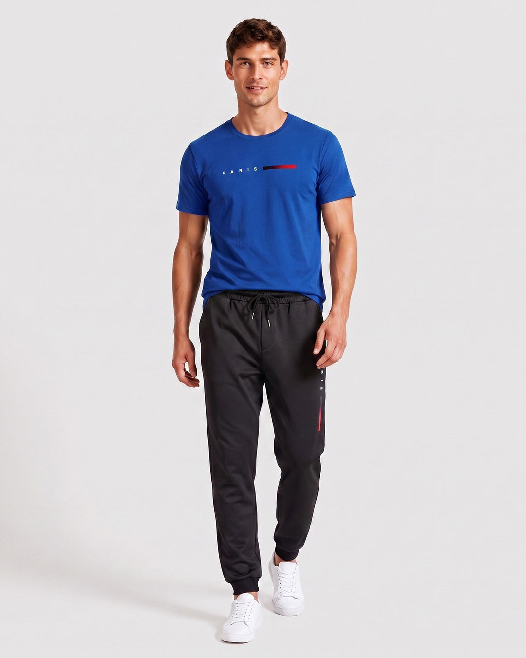 Ensemble haut et pantalon, vue de trois-quarts