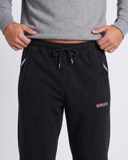 Pantalon jogging cordon poches zippées noir — détail ceinture élastique et cordon