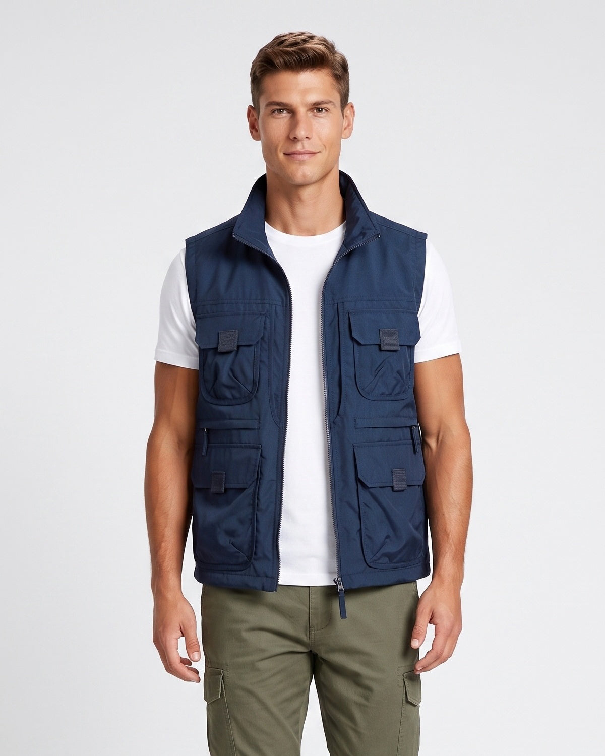 Gilet à poche zippée bleu marine — vue portée de face