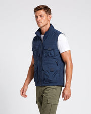 Gilet à poche zippée bleu marine — vue portée de trois-quarts