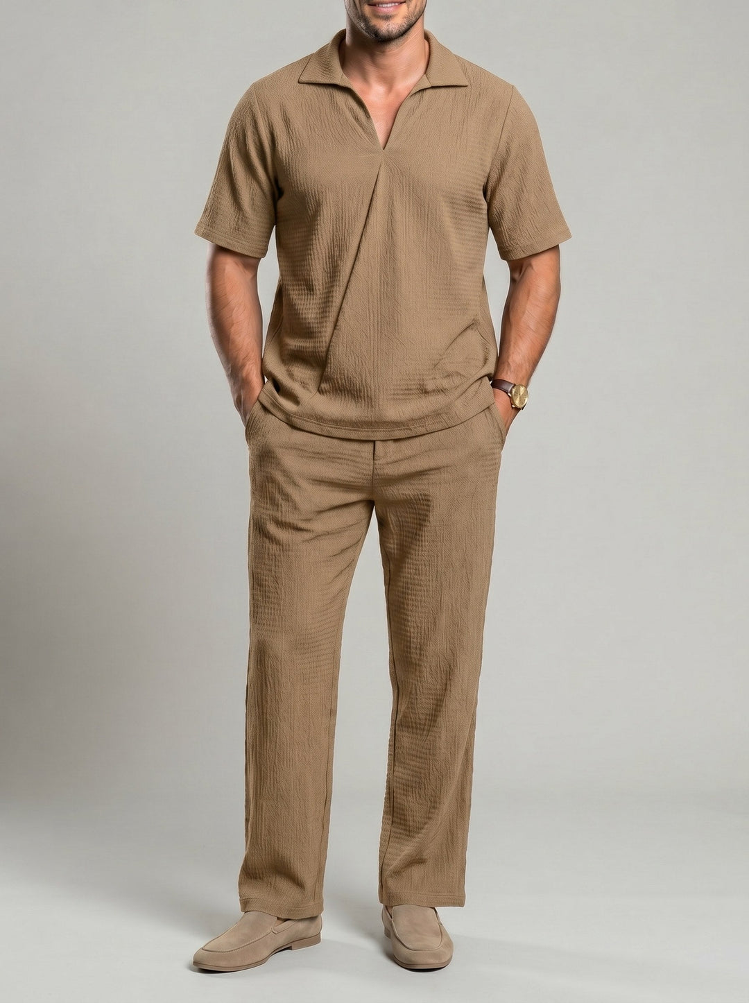 Tenue à encolure en V beige, vue portée de face