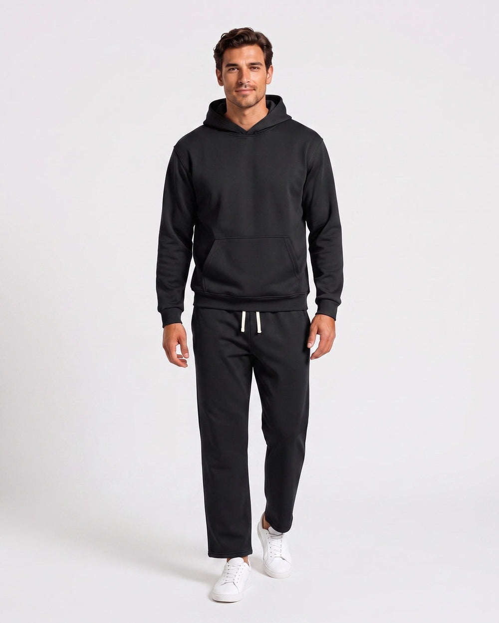 Ensemble sweat à capuche et pantalon noir — vue de face