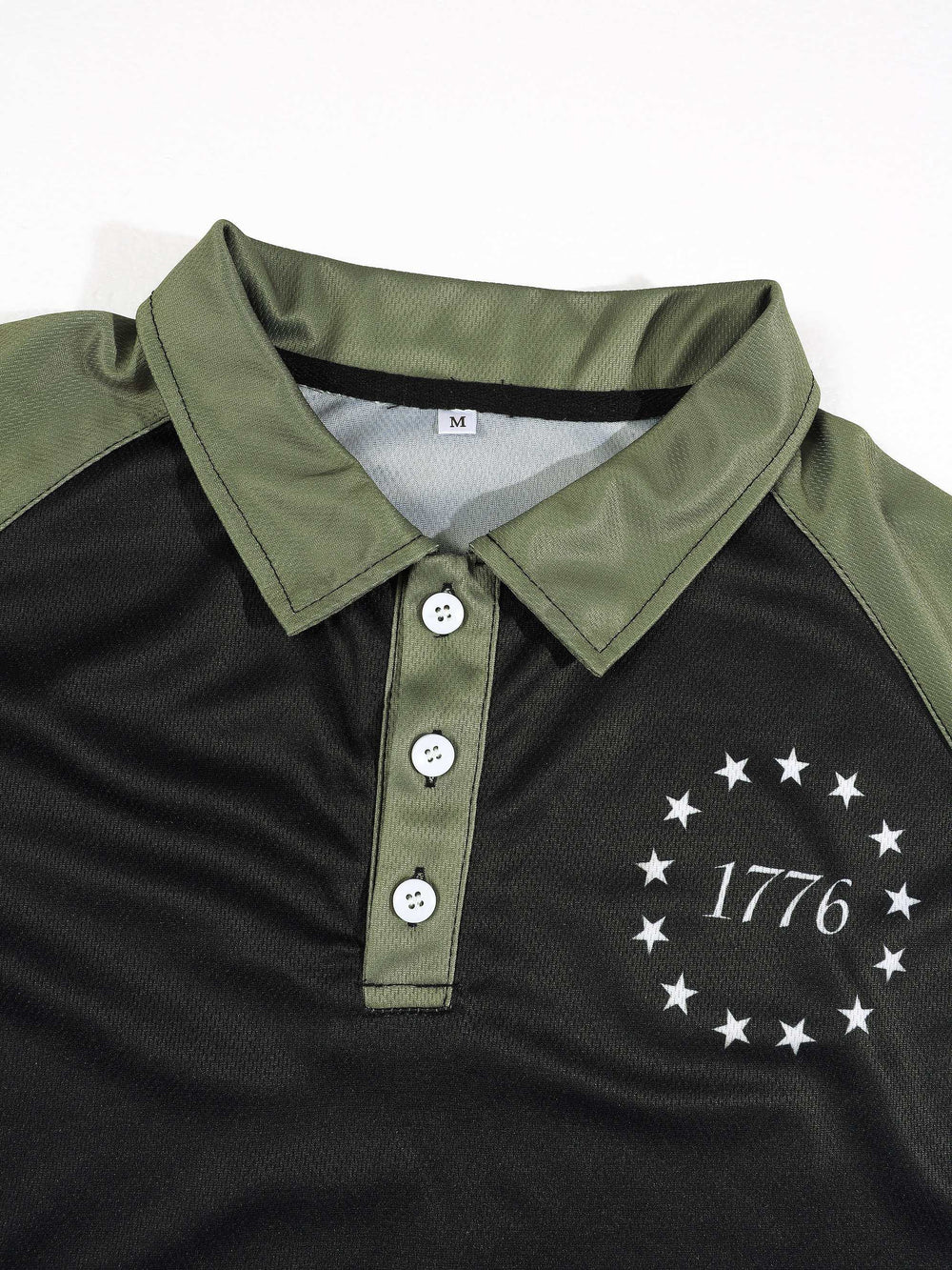 Polo imprimé noir, détail du col