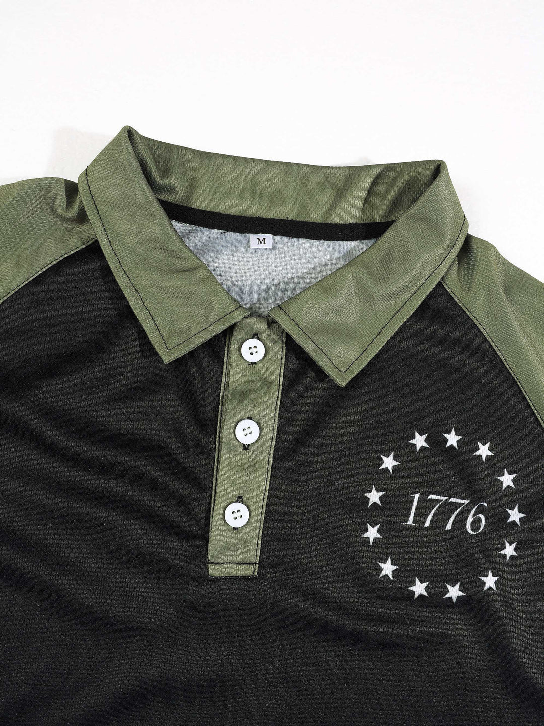 Polo imprimé noir, détail du col