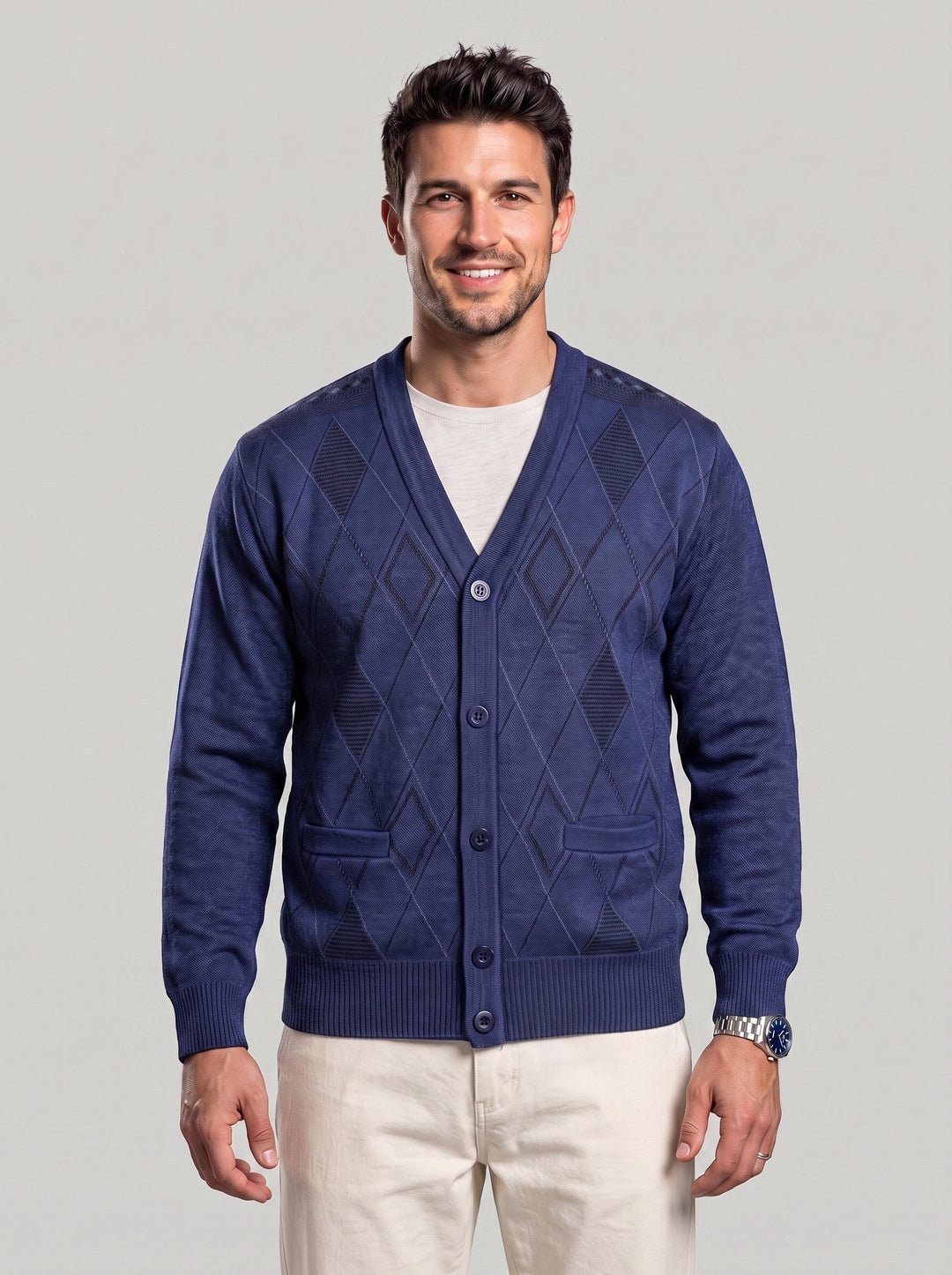 Cardigan boutonné à losanges bleu foncé, vue de face