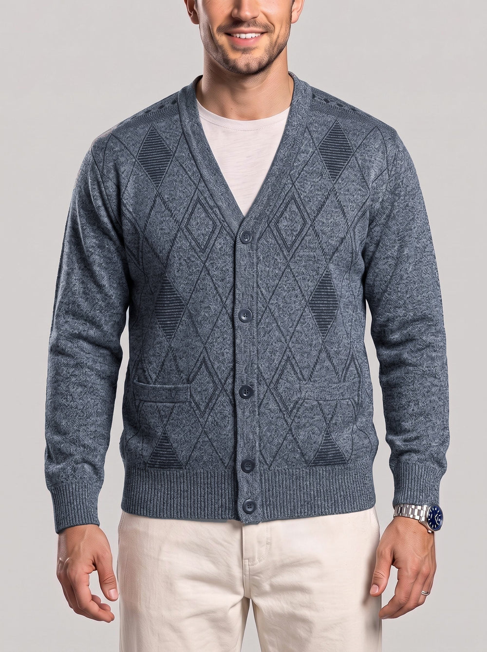 Cardigan boutonné à losanges gris clair — vue de face