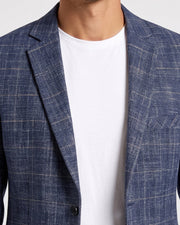 Veste de costume bleue à carreaux, gros plan du revers