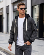 Veste à capuche zippée gris anthracite, vue portée en extérieur de face