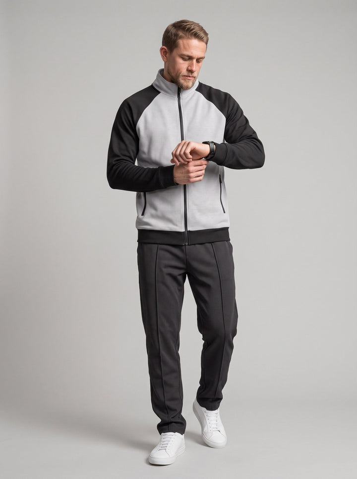 Ensemble veste à col montant et pantalon gris clair — vue de face