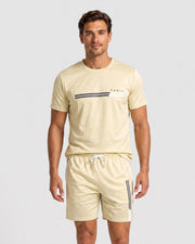 Ensemble t-shirt à rayures horizontales et short, porté