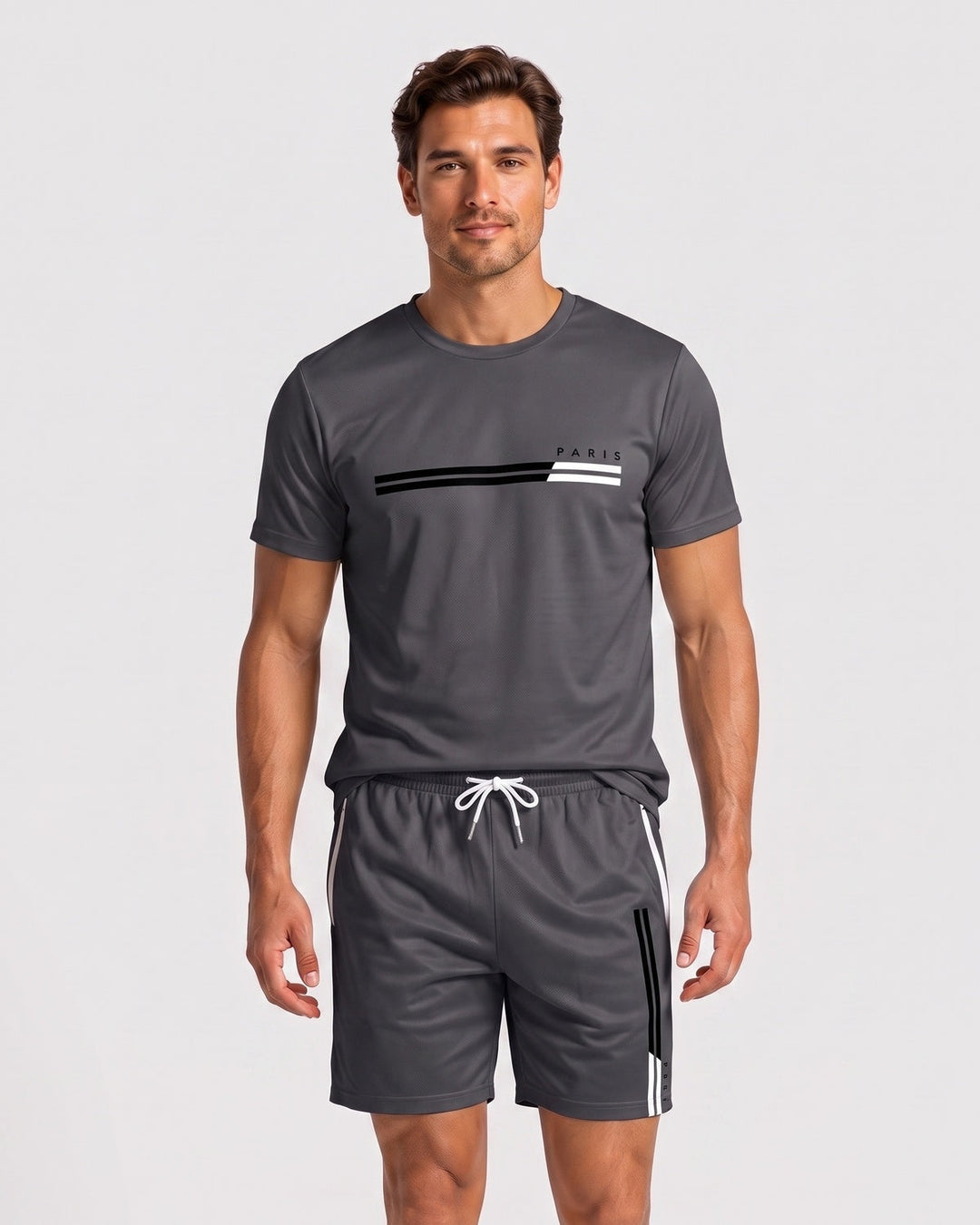 Ensemble t-shirt à rayures horizontales et short, porté