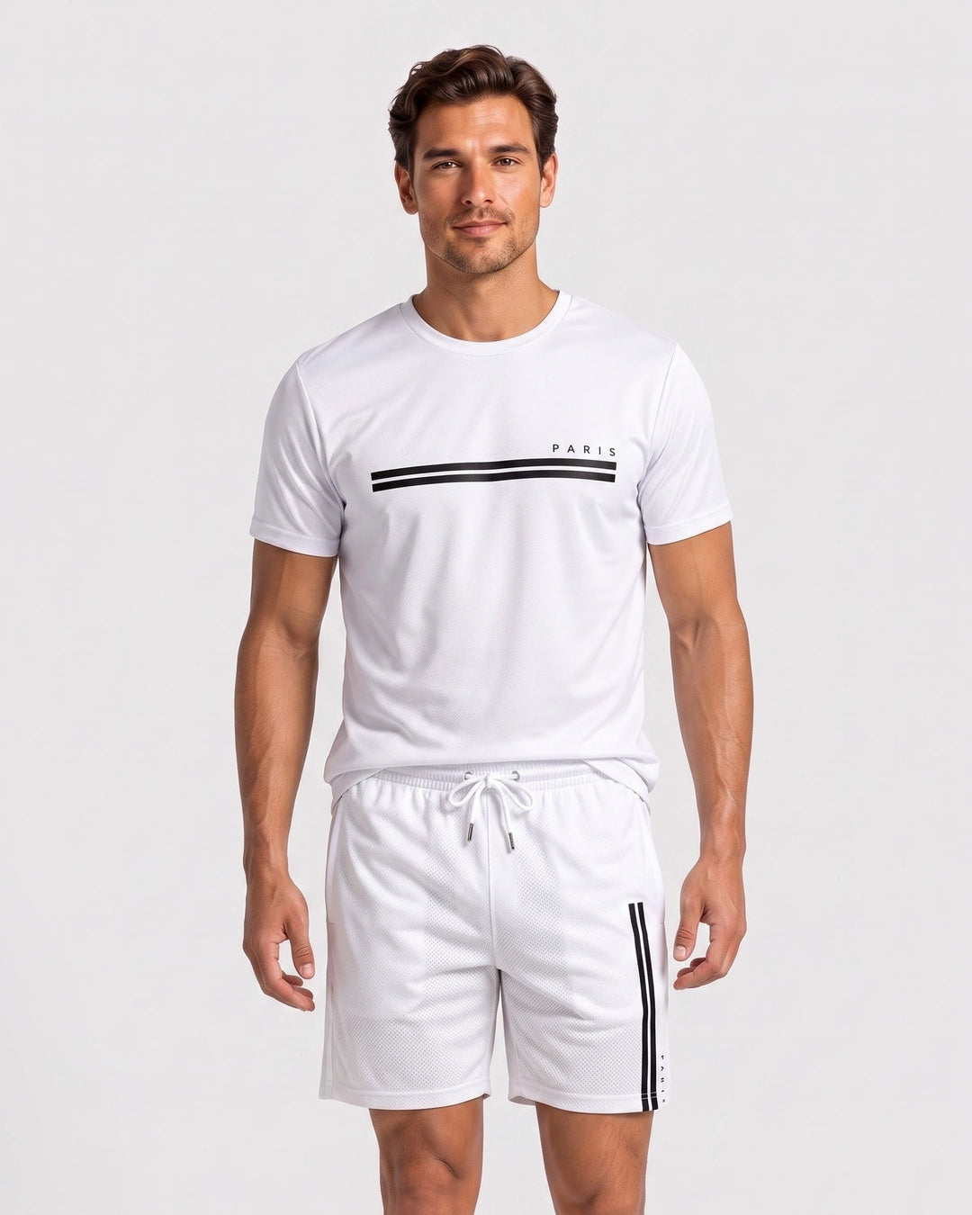 Ensemble t-shirt à rayures horizontales et short, porté